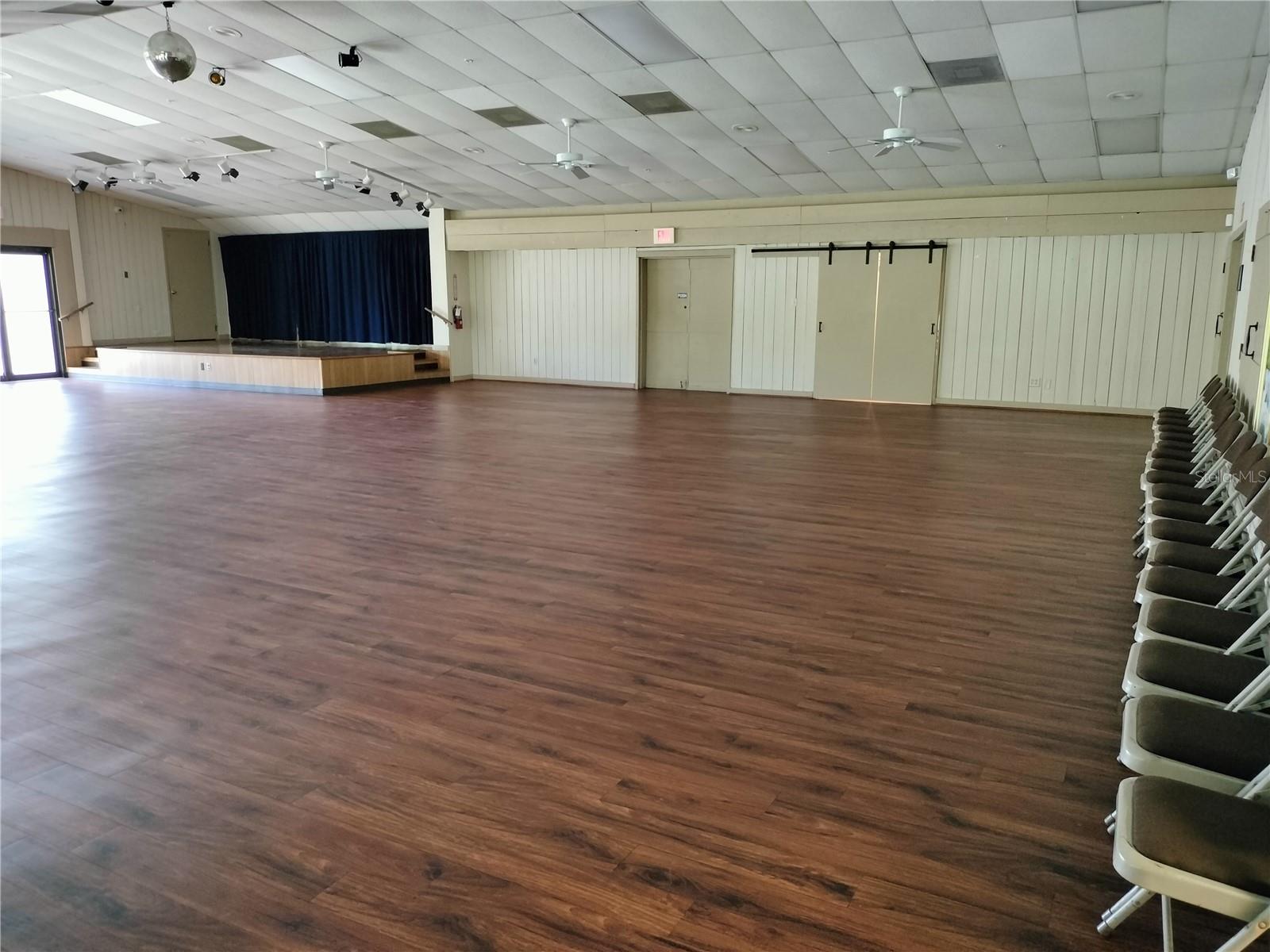 Huge entertainment room. And others smaller rooms in the Civic building to use for events.