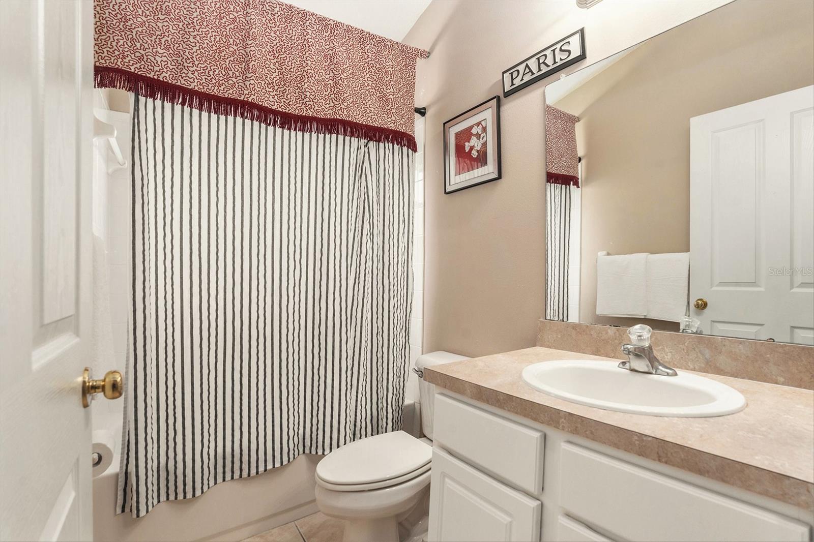 2nd Bathroom with Tub/Shower Combo
