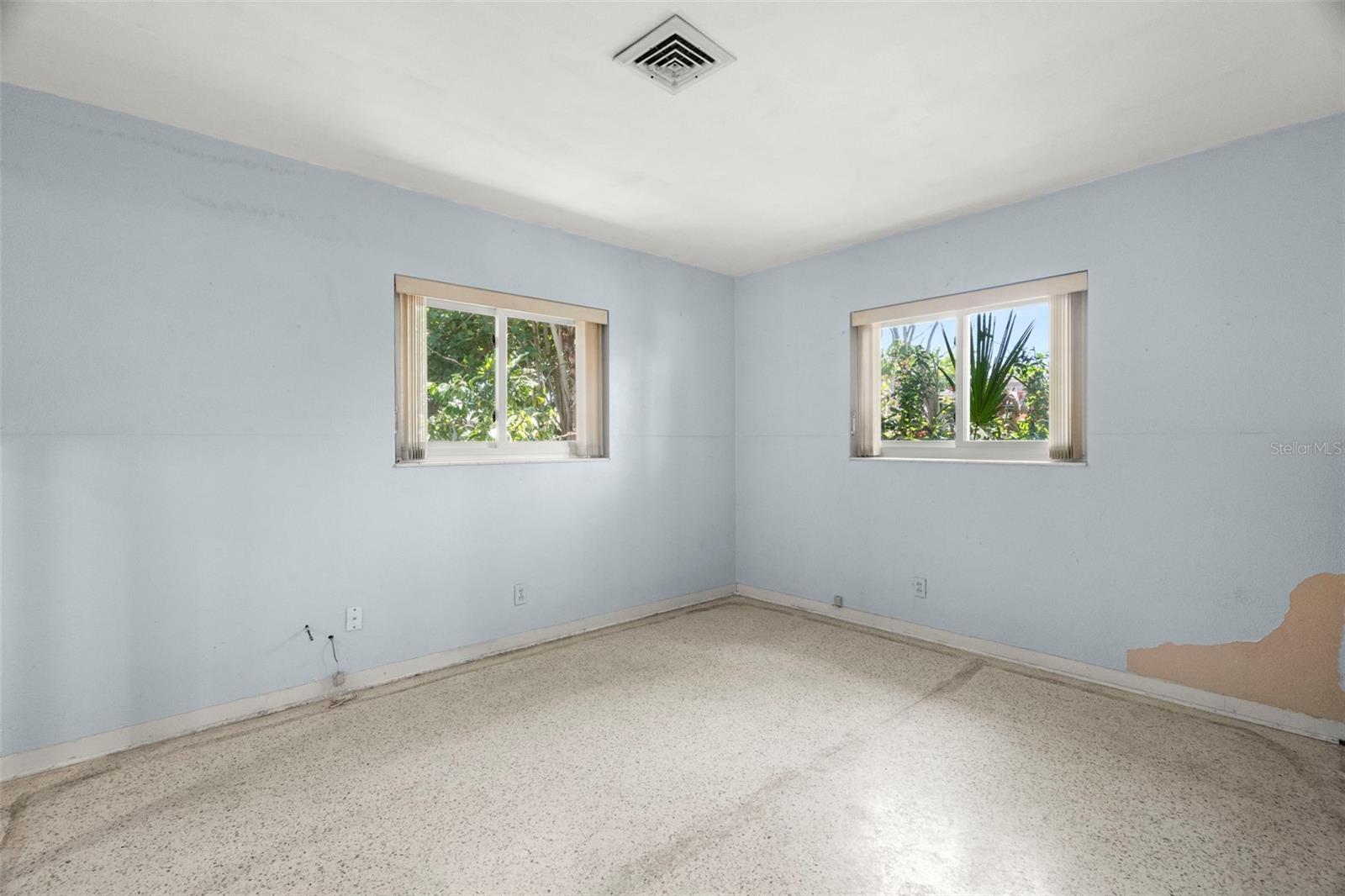 Guest bedroom