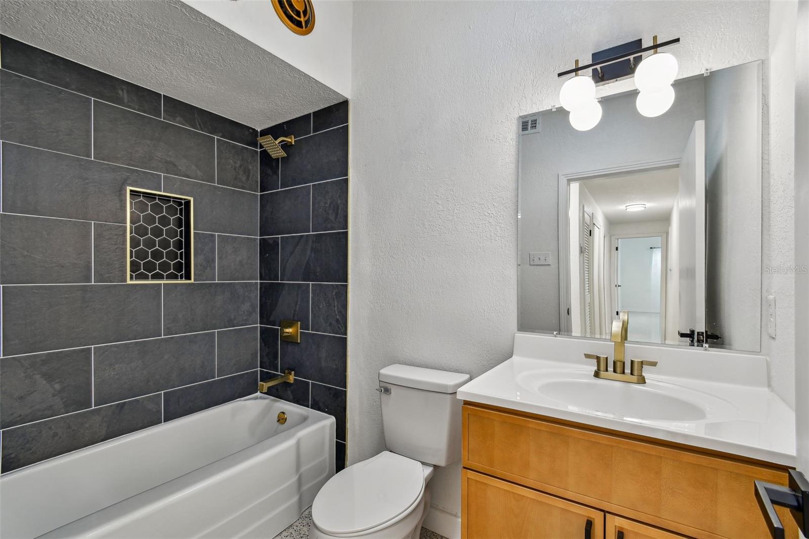 Bath with Tub/Shower