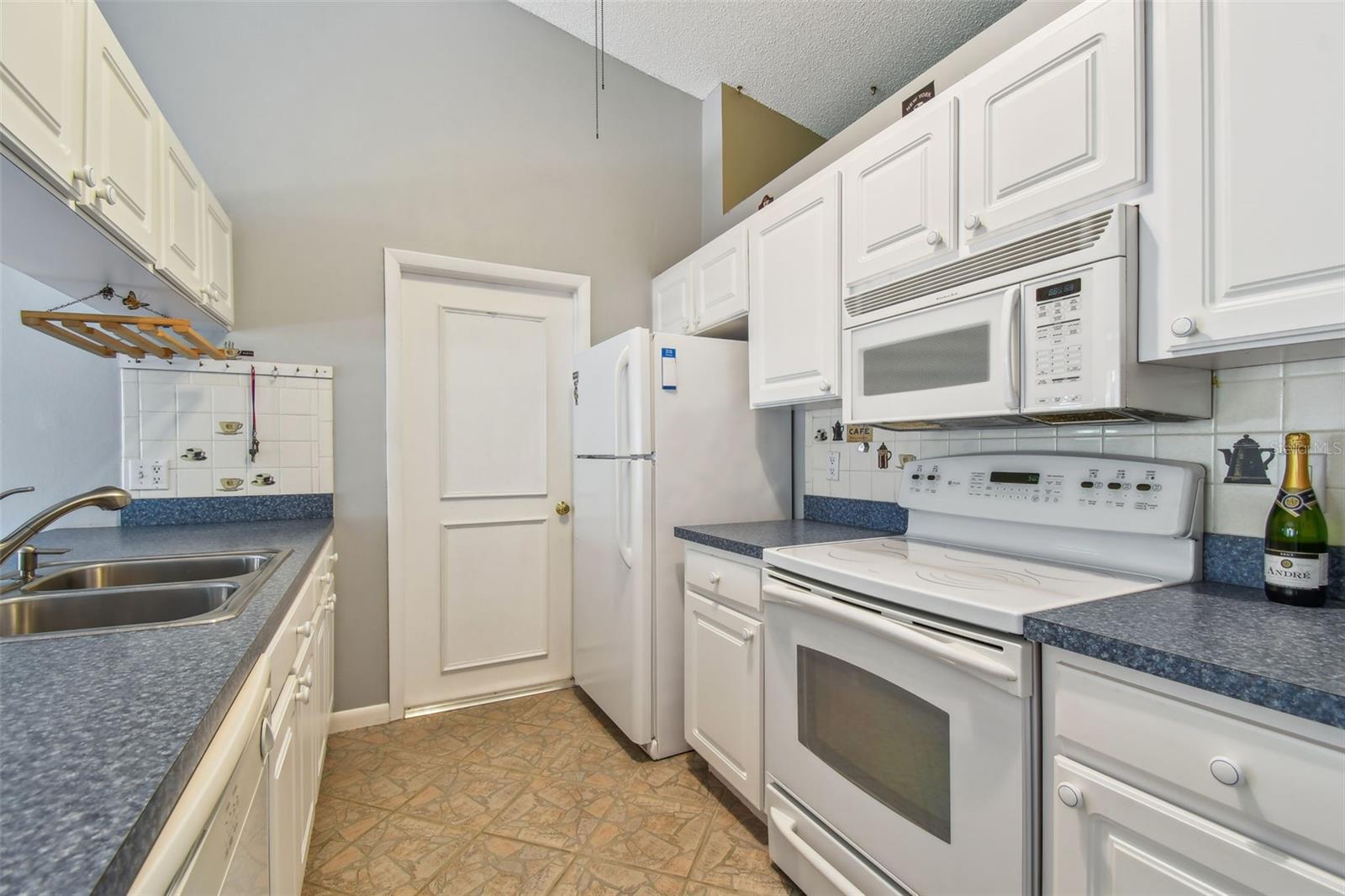 Kitchen 3