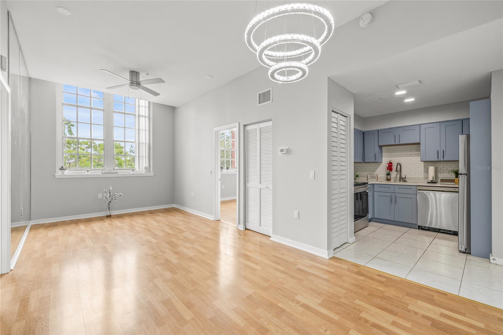 What a Gorgeous Chandelier in the Dining Area !