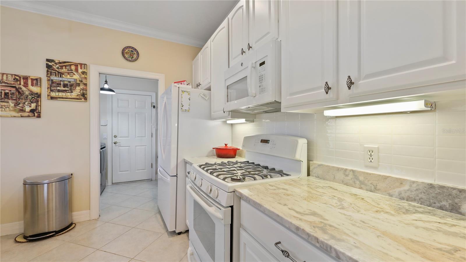 NEW GRANITE COUNTER TOPS