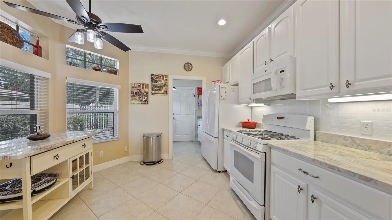 GOURMET KITCHEN
