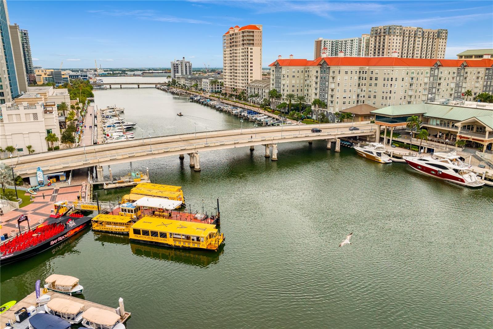 Come live a wonderful urban lifestyle where you can walk to arts, entertainment, Tampa’s Riverwalk, Amalie Arena for hockey & concerts, world-class restaurants, all without having to get into your car.