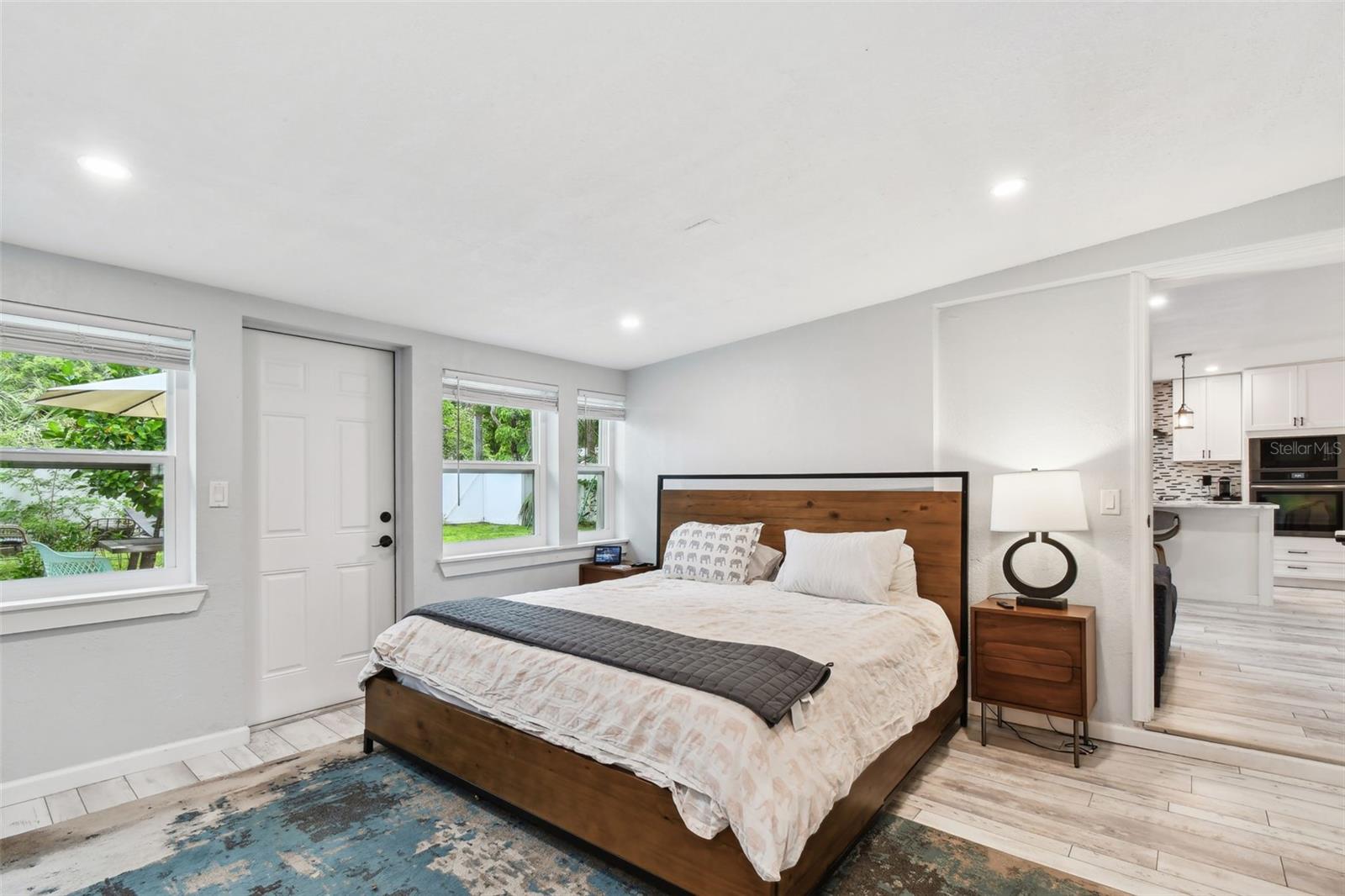 The primary suite has a private access to the