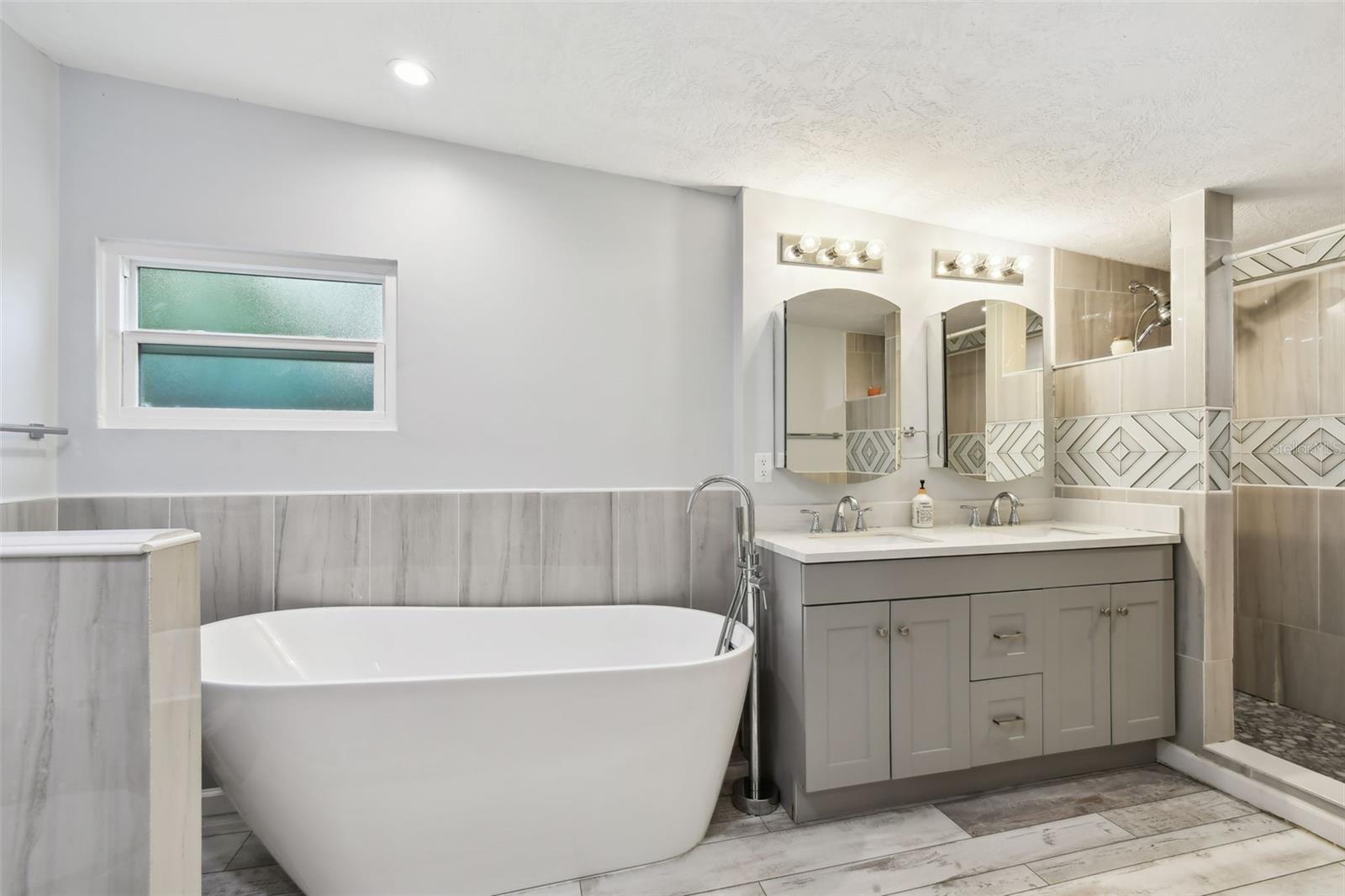 Soaking tun and large walk-in shower