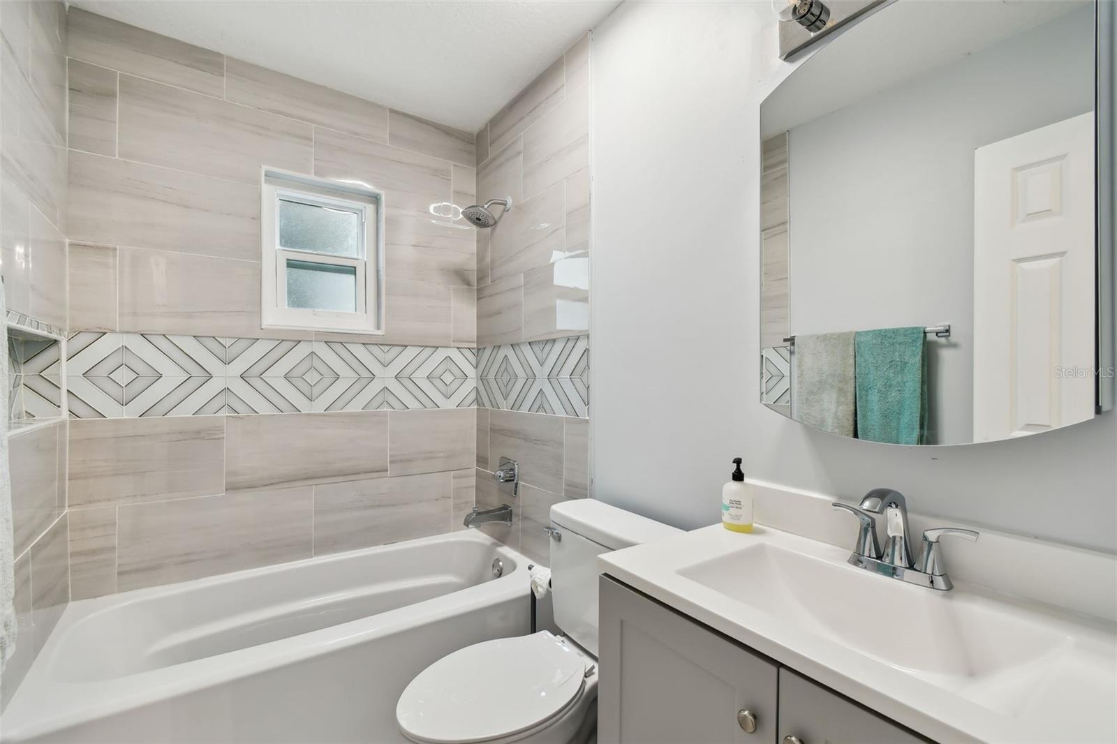 Traditional hall bath (5x7)