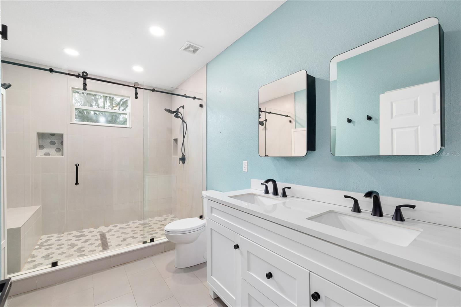 2BR-1BA - Main Bathroom