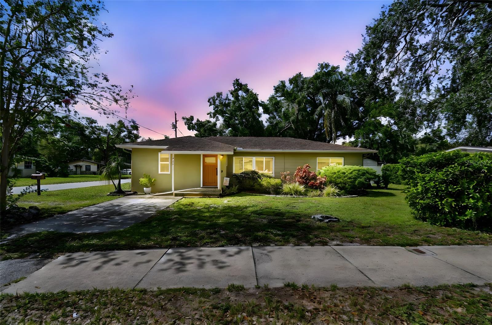 Twilight at 702 W Country Club Drive