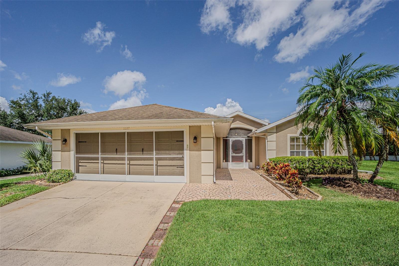 Landscaped lawn in Sunny Florida!