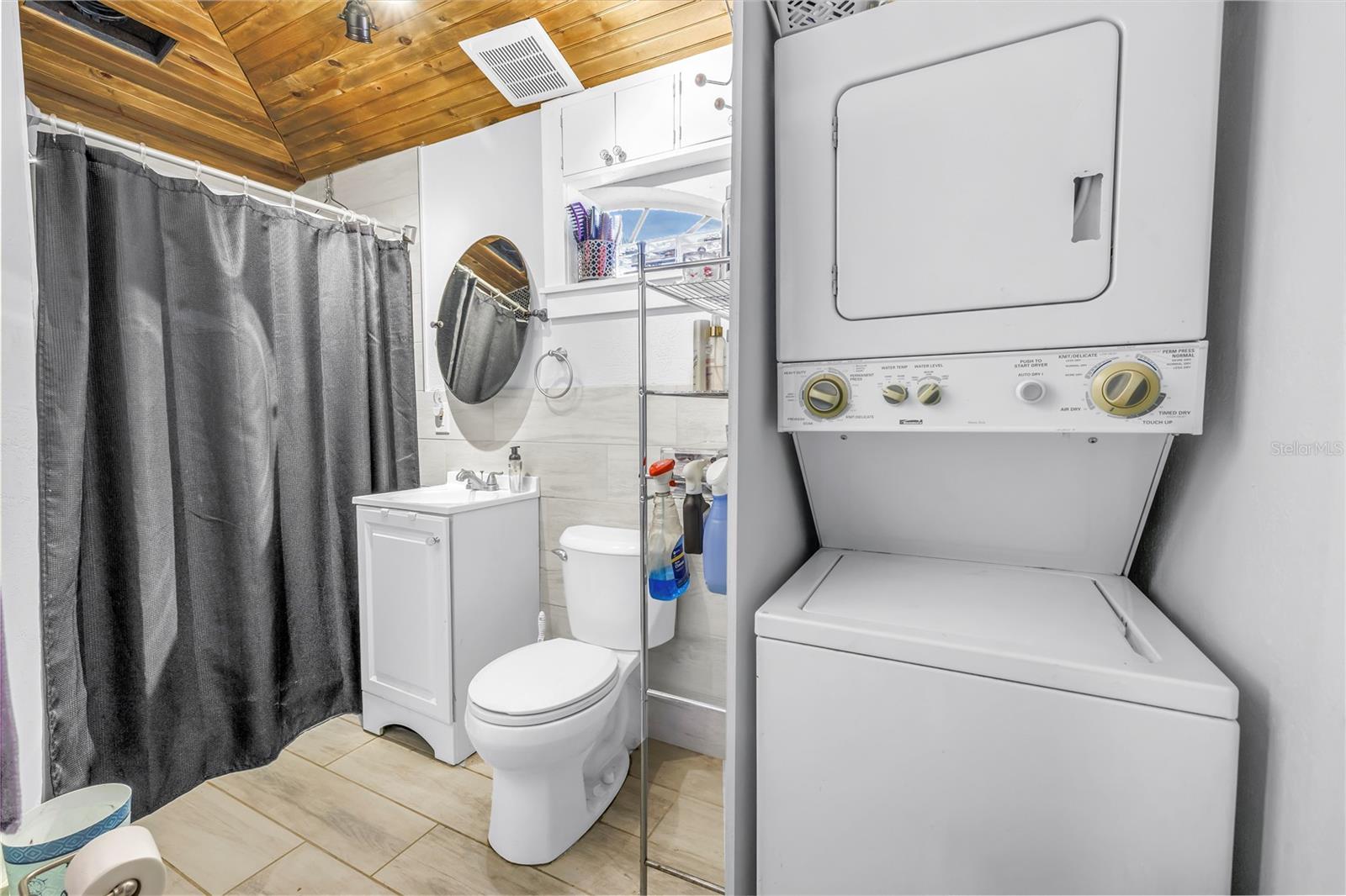 In-law on-suite bath w/laundry