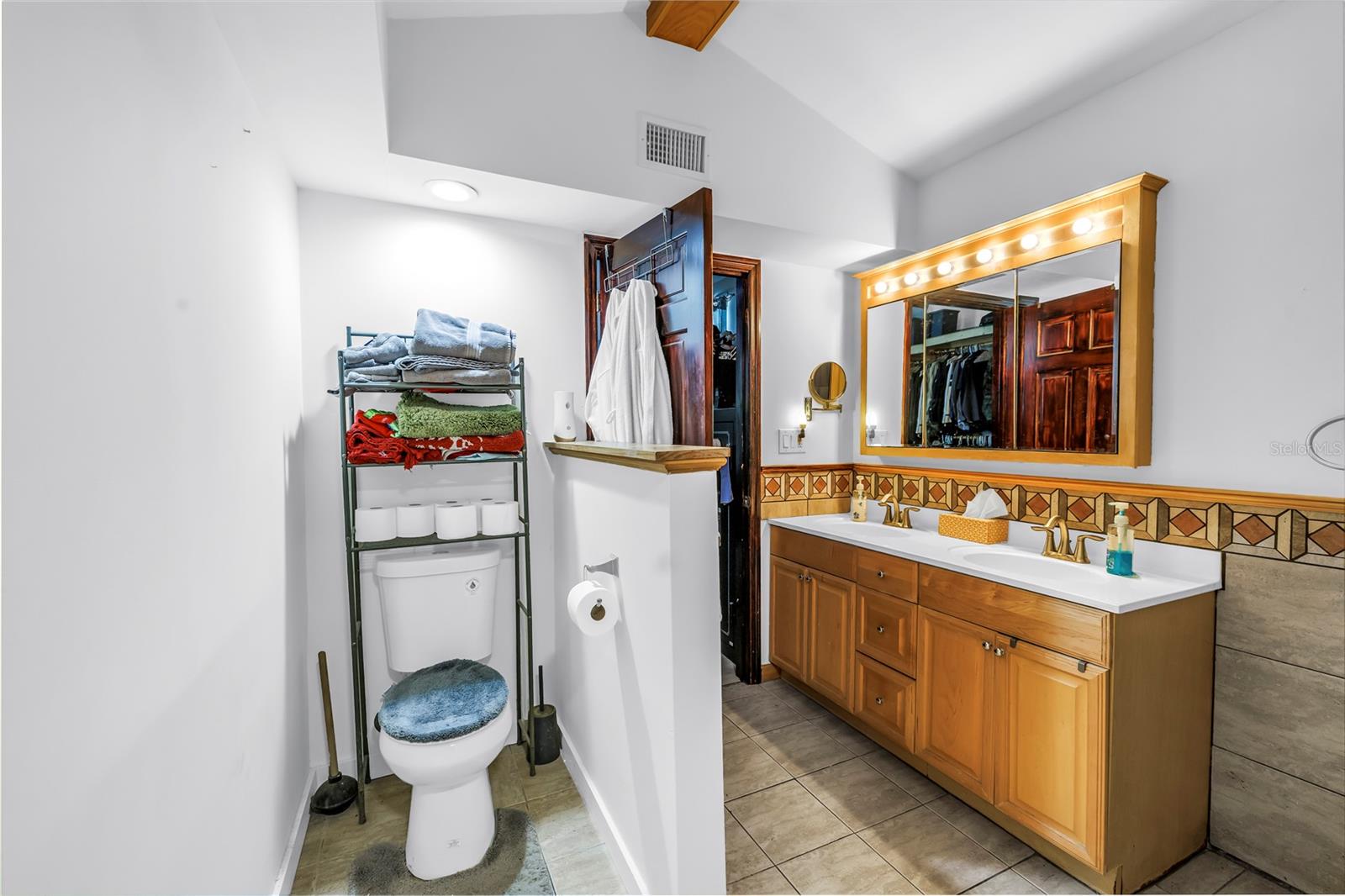 Double sink vanity