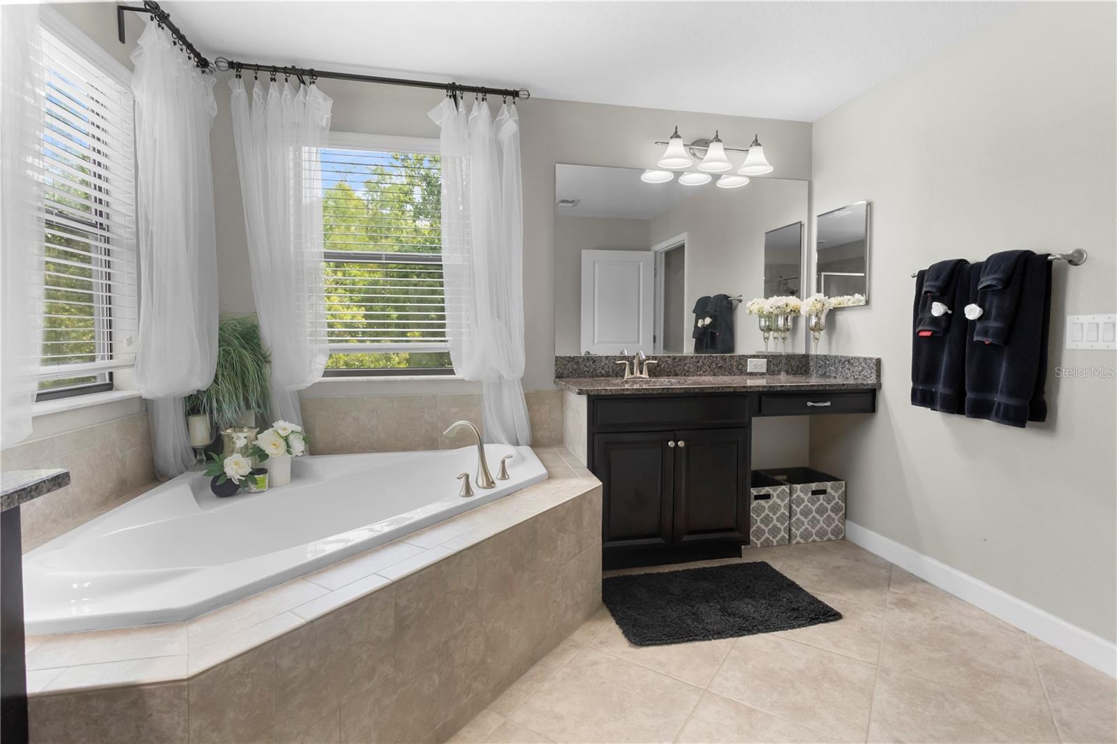 Ensuite Bath/2nd floor