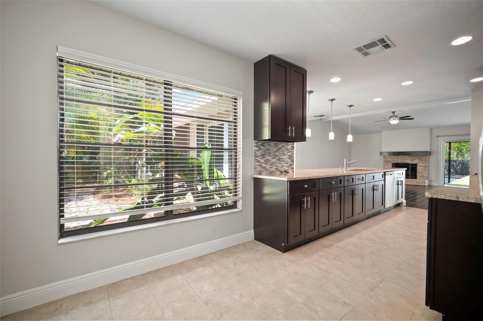 eat in dining or office nook