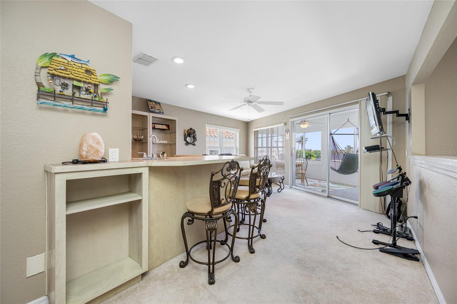 Upper level suite