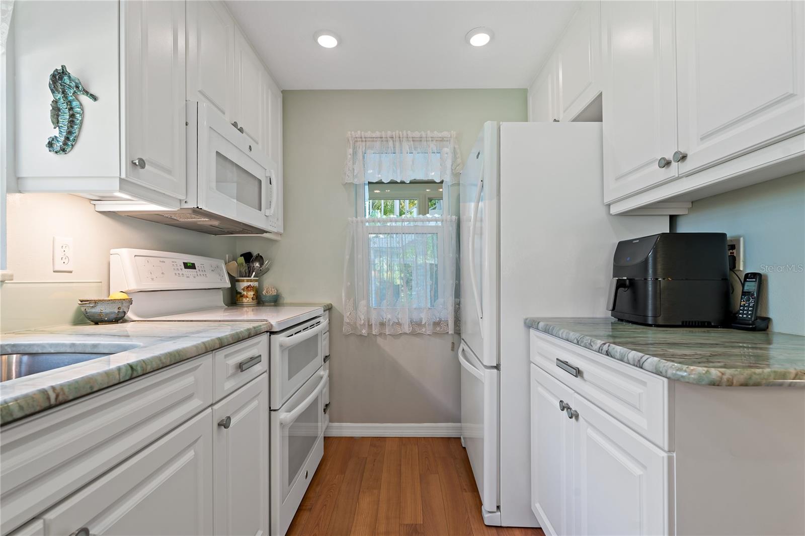 Double Oven in the Kitchen!