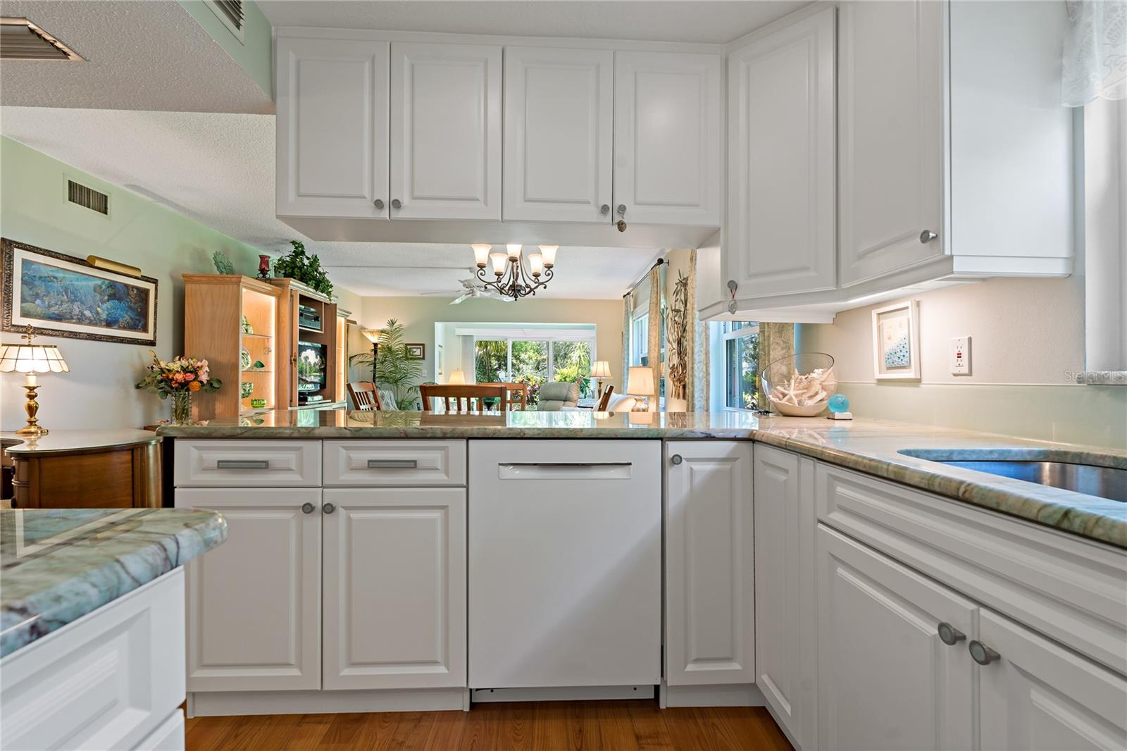 Open Floor Plan!