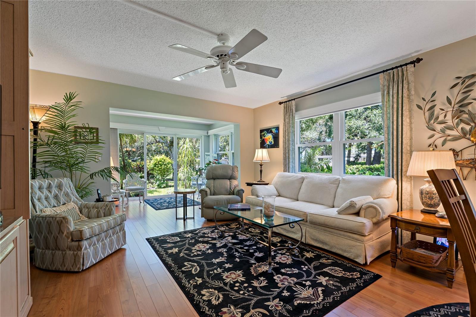 Open Floor Plan!