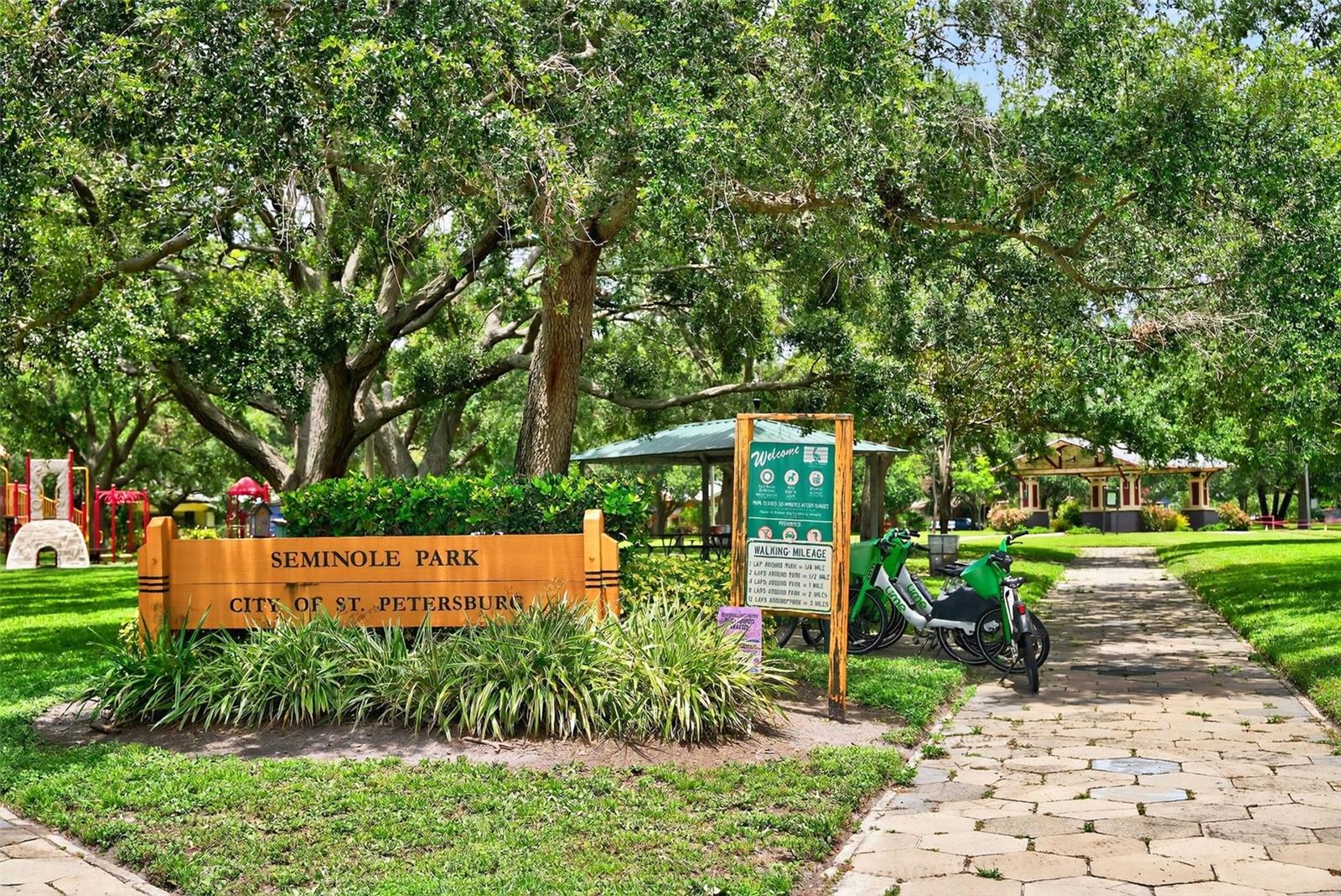 Walking Distance to Seminole Park!