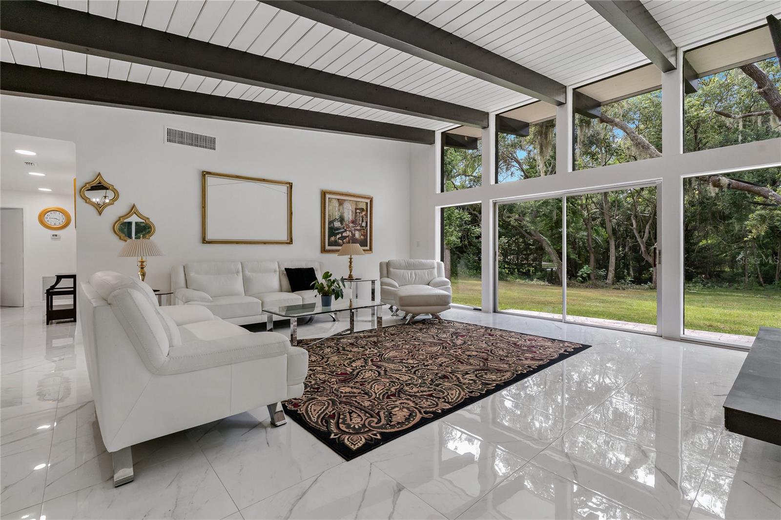 Floor to Ceiling Windows
