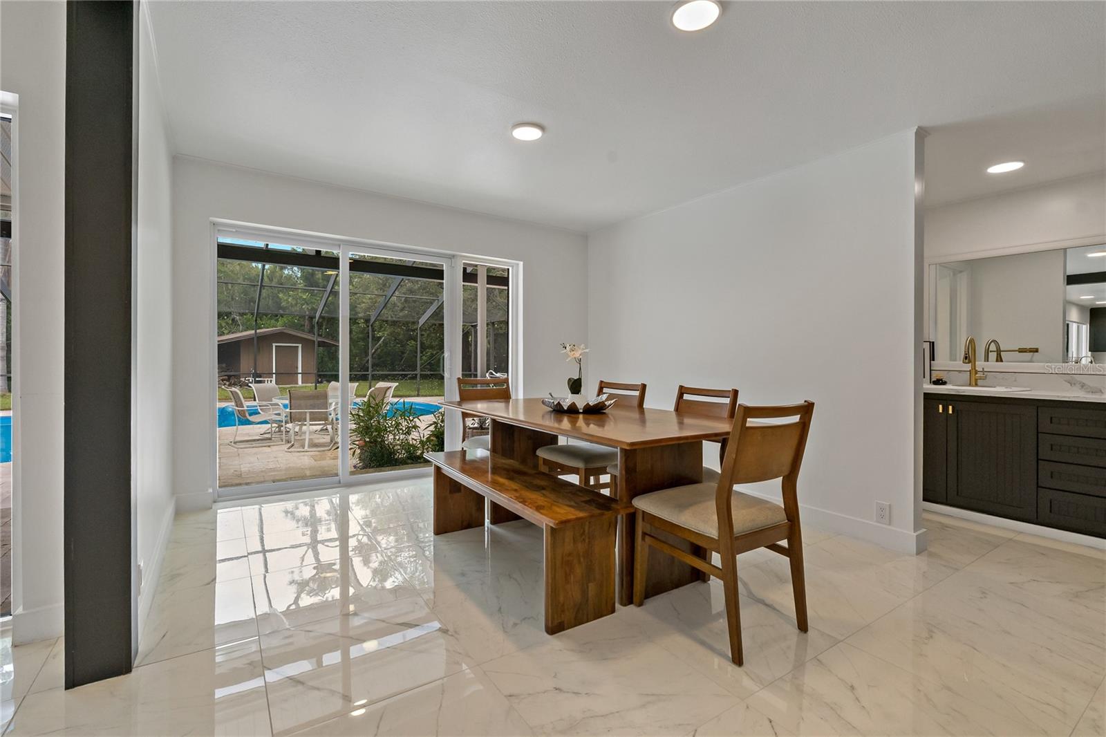 Eating Space off the Kitchen