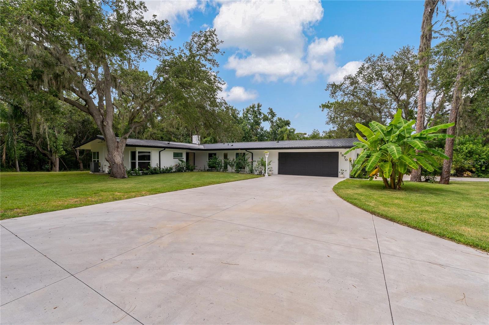 Spacious and Circular Driveway!