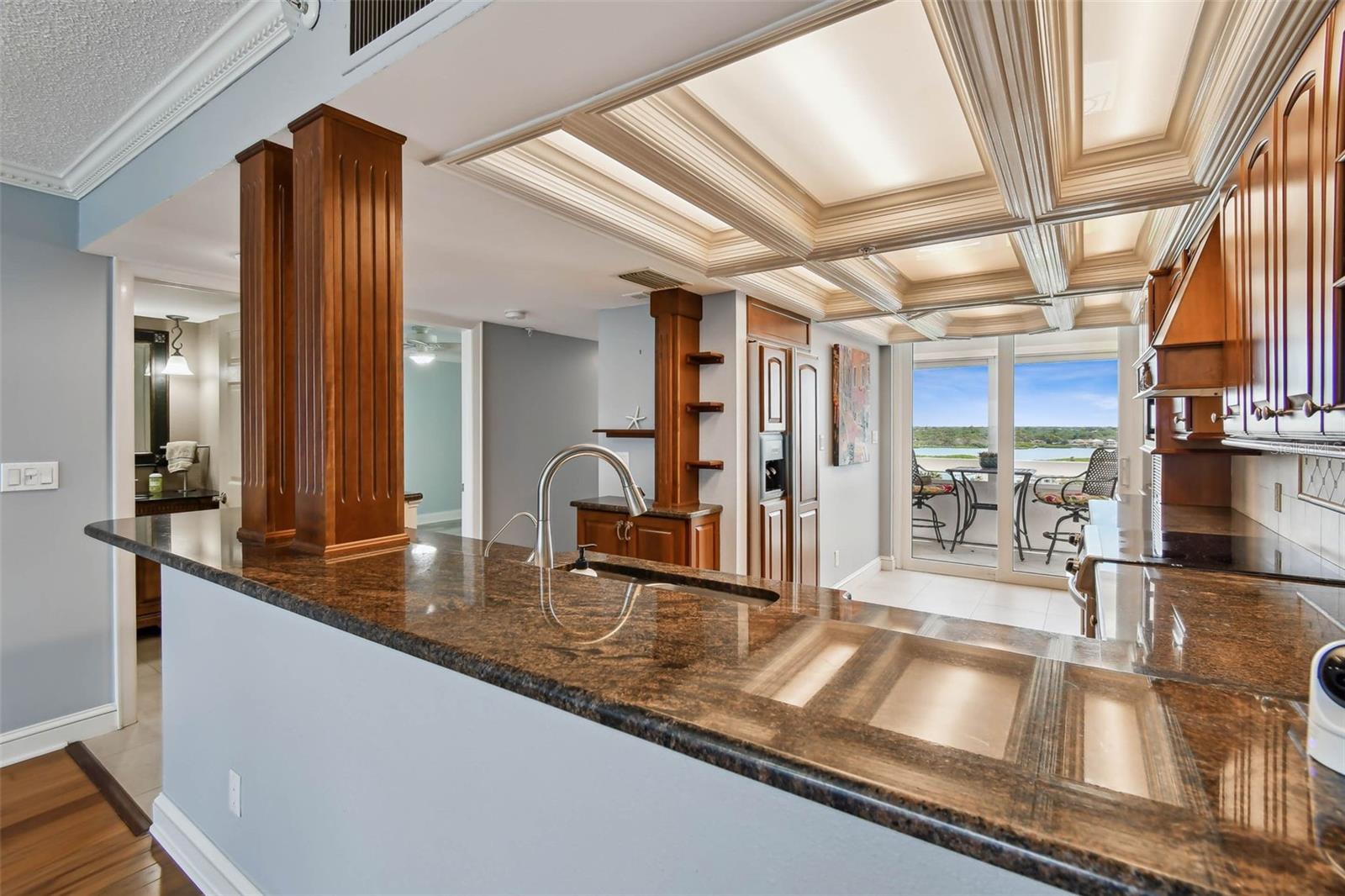 Breakfast on the balcony anyone?