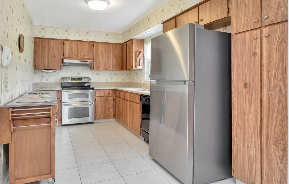 Newer fridge, newer range with a double oven.