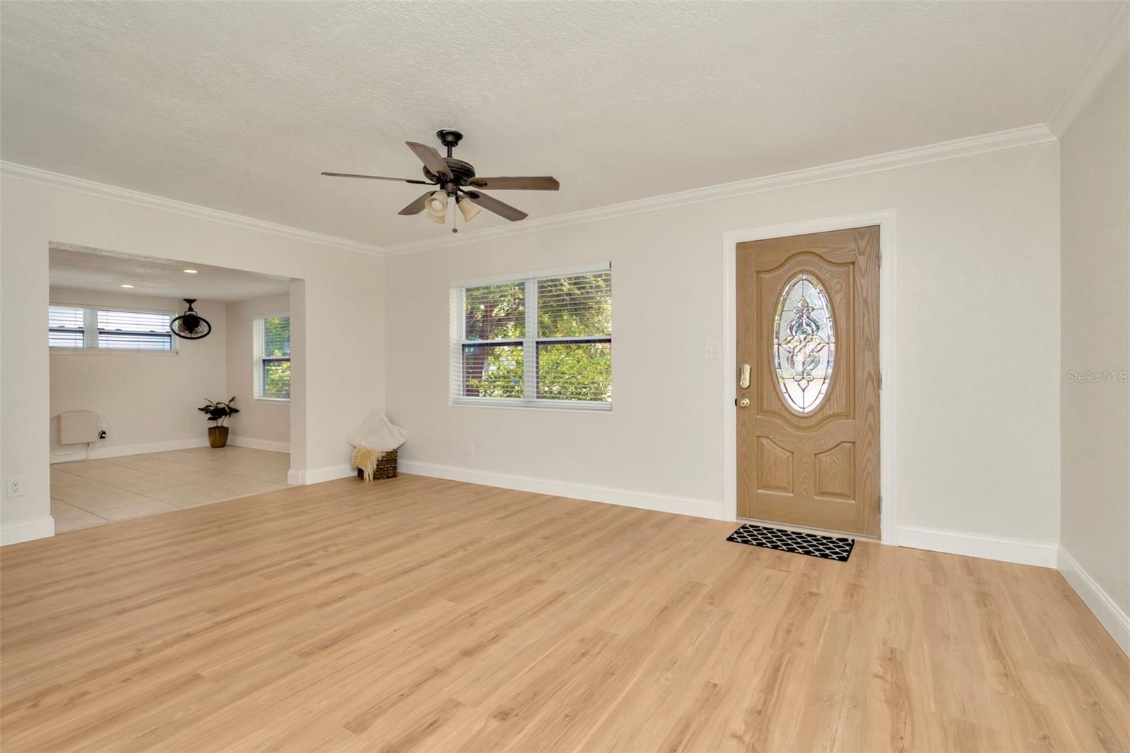 Living Room/Entry