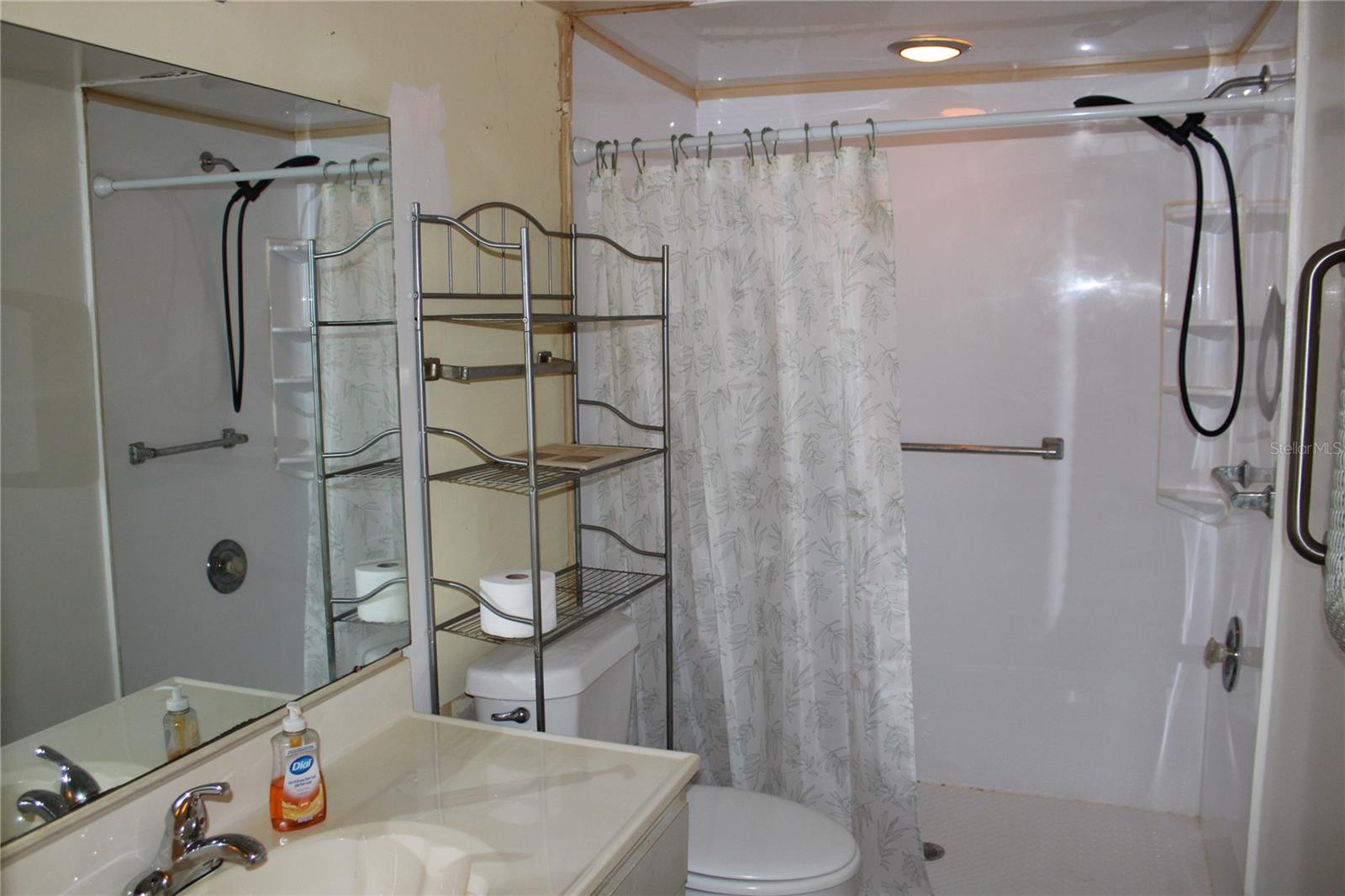 Main bathroom