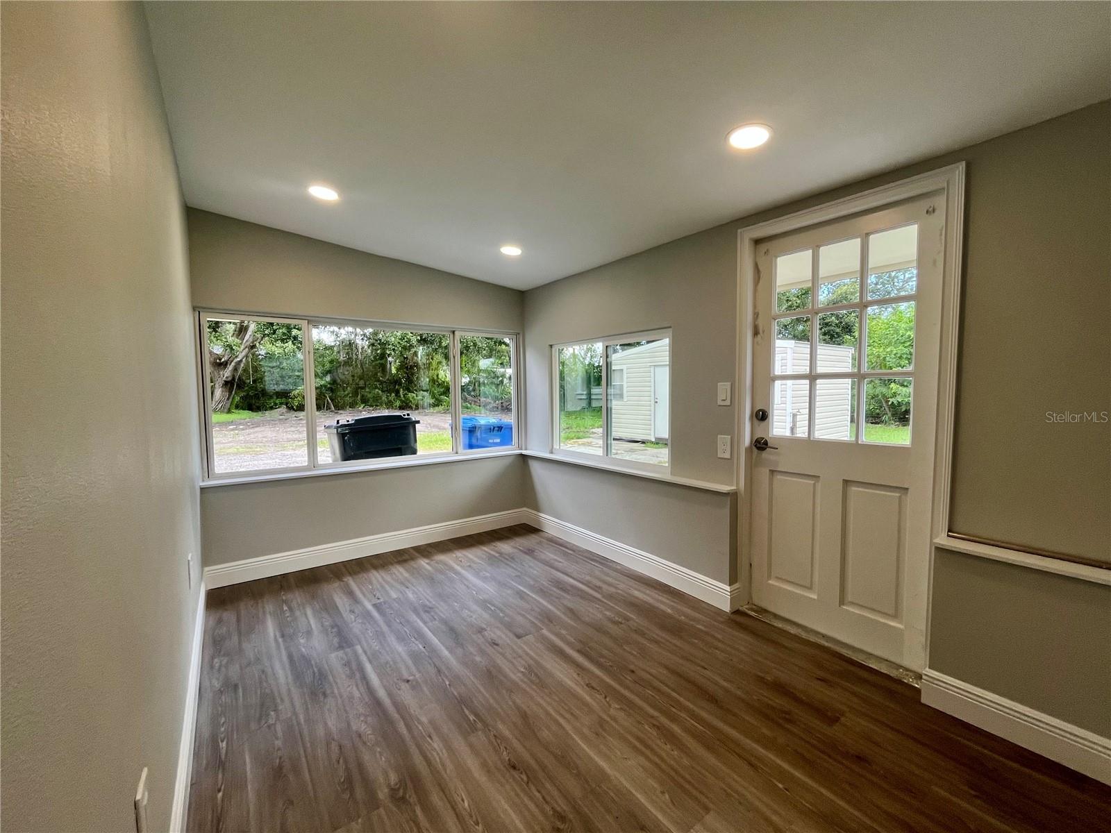 Bonus/Office/Dining