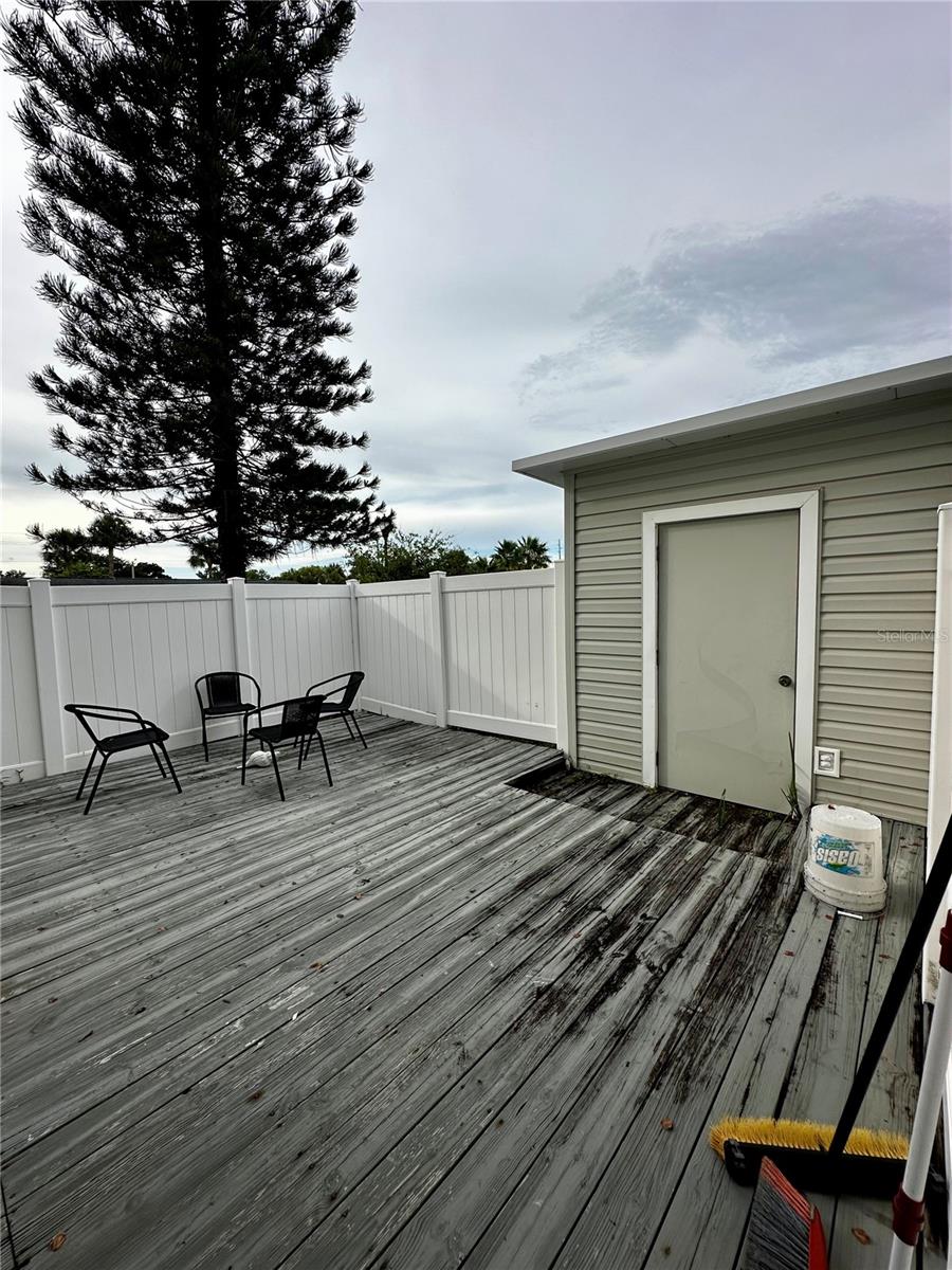 Courtyard Patio & Storage Unit/Shed
