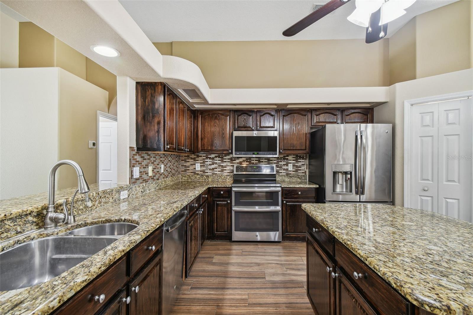 Kitchen w/Stainless Steel Appliances