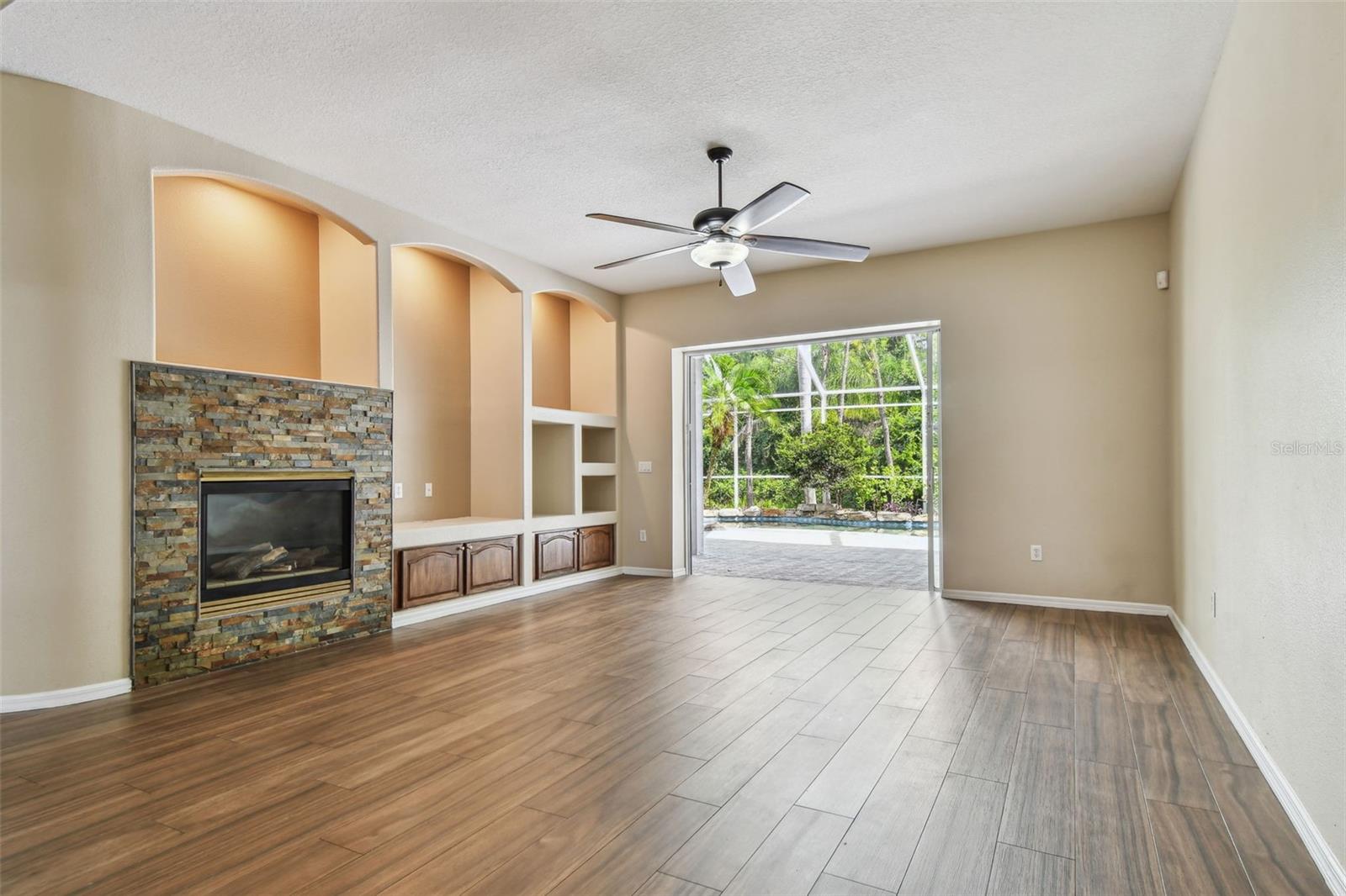 Family Room w/Gas Fireplace