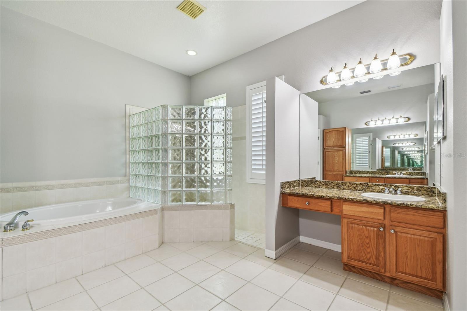 Primary Bathroom w/Walk-in Shower, Garden Tub & Double Vanities