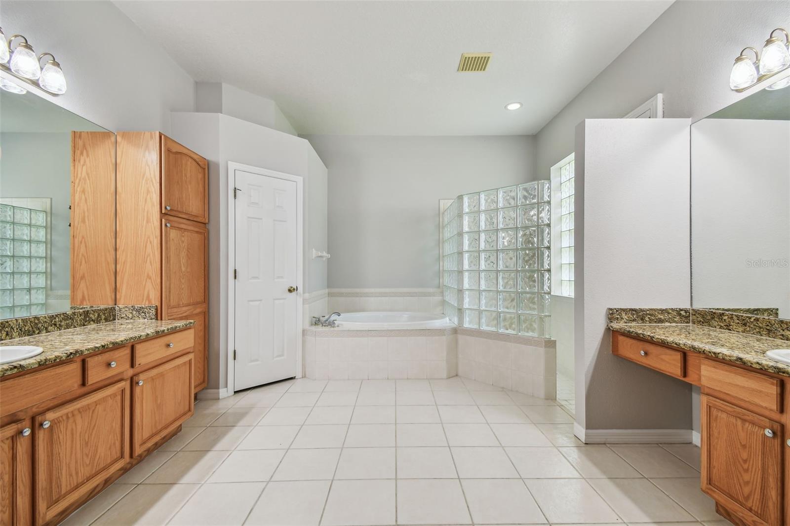 Primary Bathroom w/Walk-in Shower, Garden Tub & Double Vanities