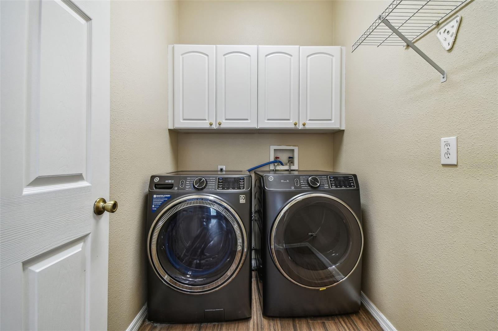 Laundry Room w/Upper Cabinets