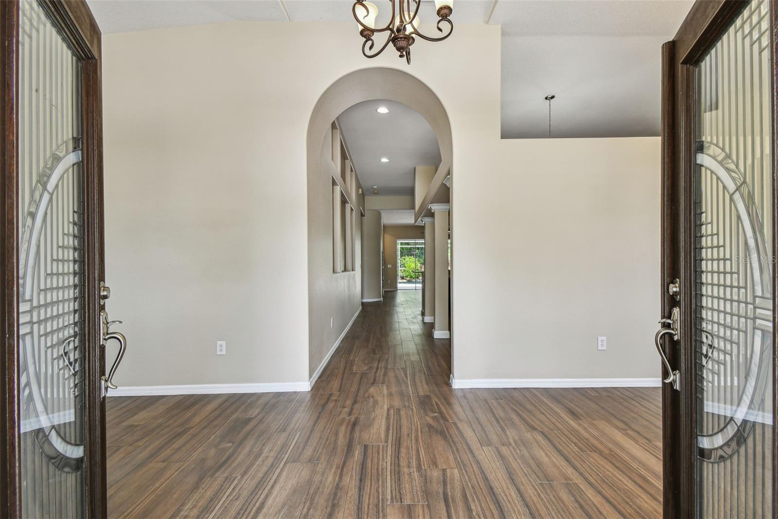 Entry Foyer w/Double Glass Doors