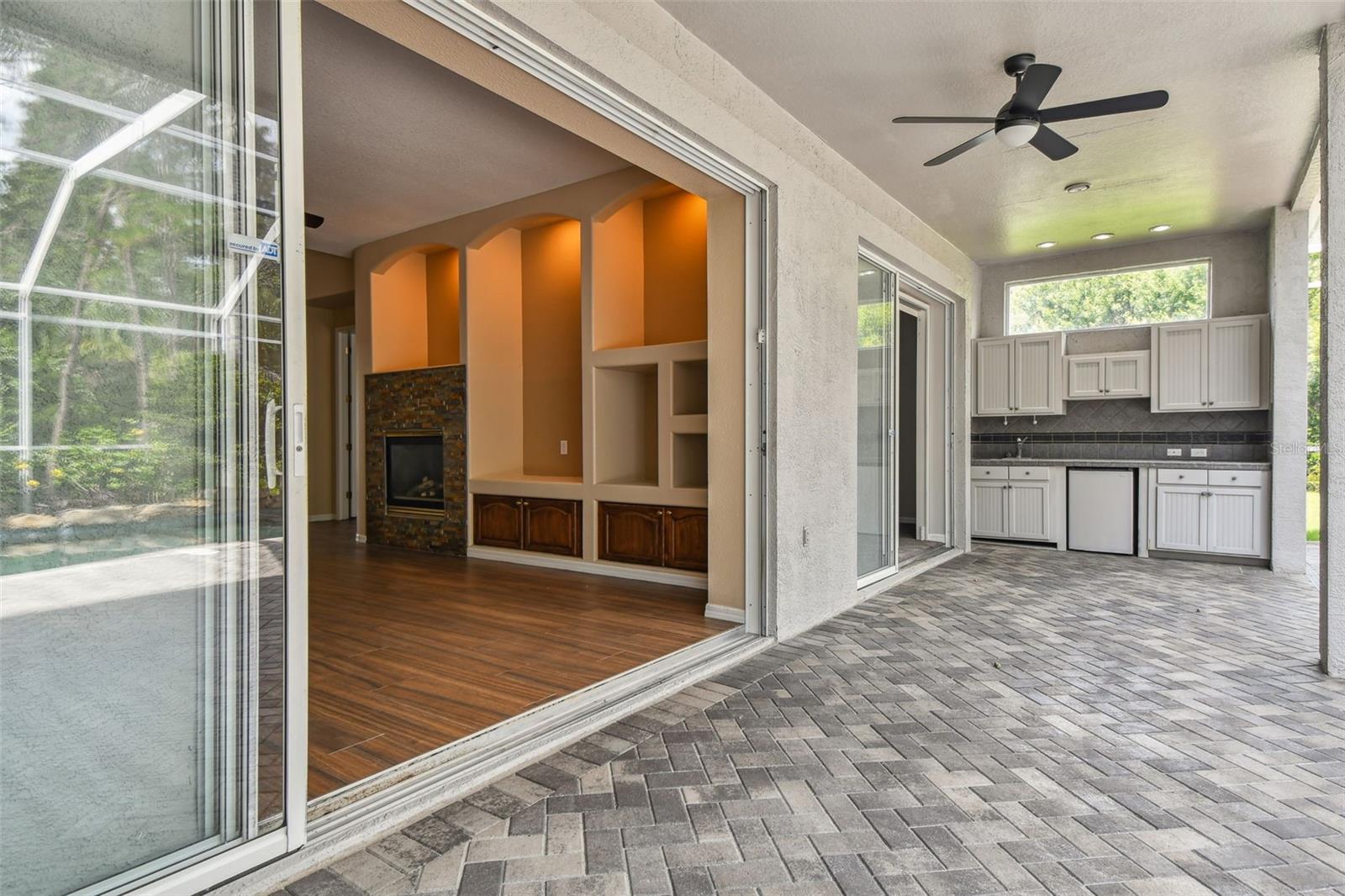 Covered Lanai w/Triple Pocketing Sliding Glass Doors