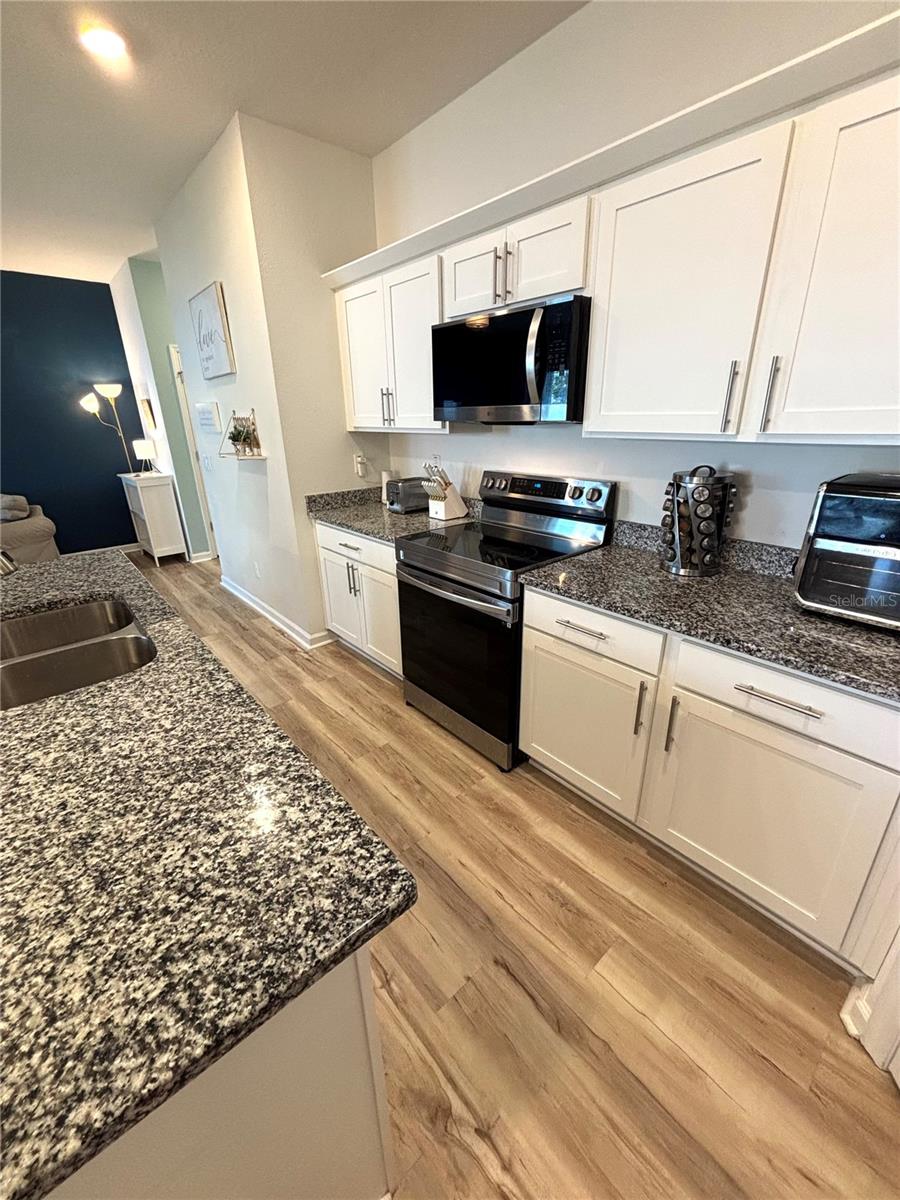 Granite Counter Tops/Upgraded Appliances