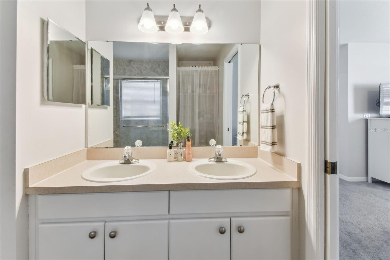 Double vanity in primary bathroom