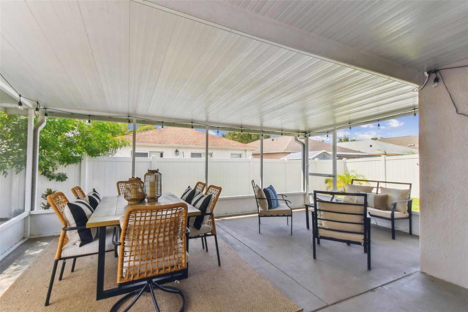 Large 17x19 screened lanai