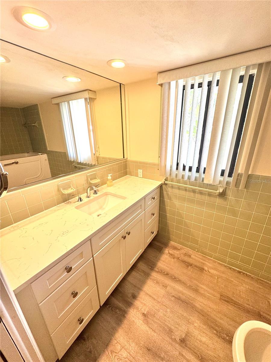 En suite primary bathroom