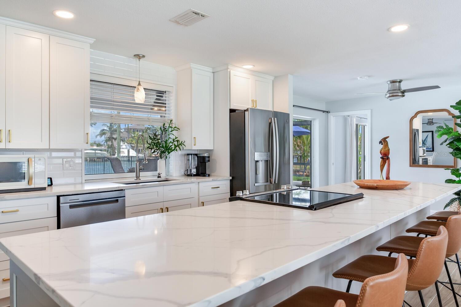 Large Kitchen Island w/ seating for 6