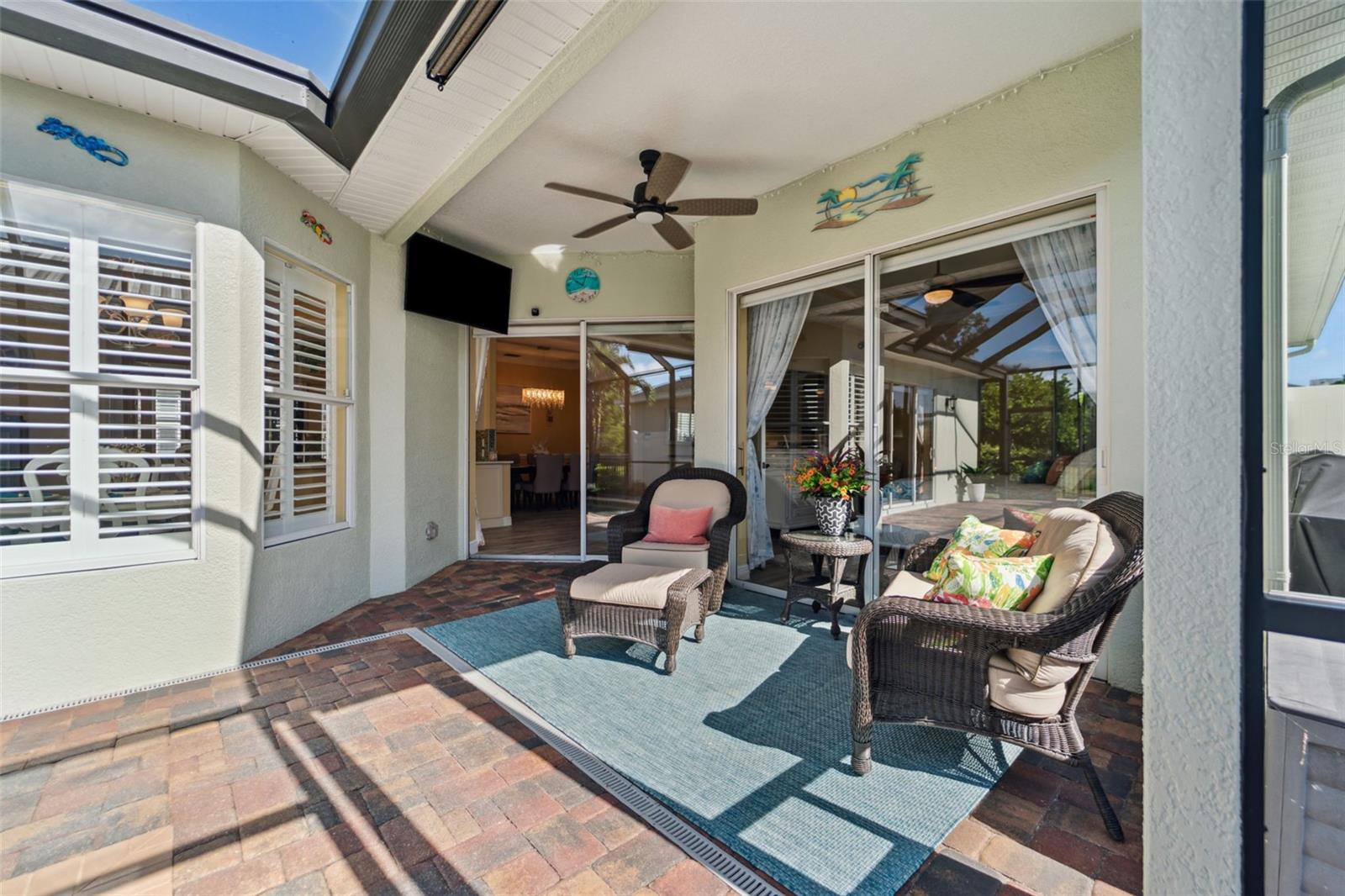 Covered lanai, perfect for the morning coffee or the evening cocktail