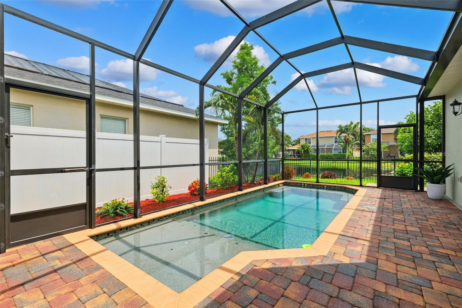 Cage and equipment and pool surface perfectly maintained