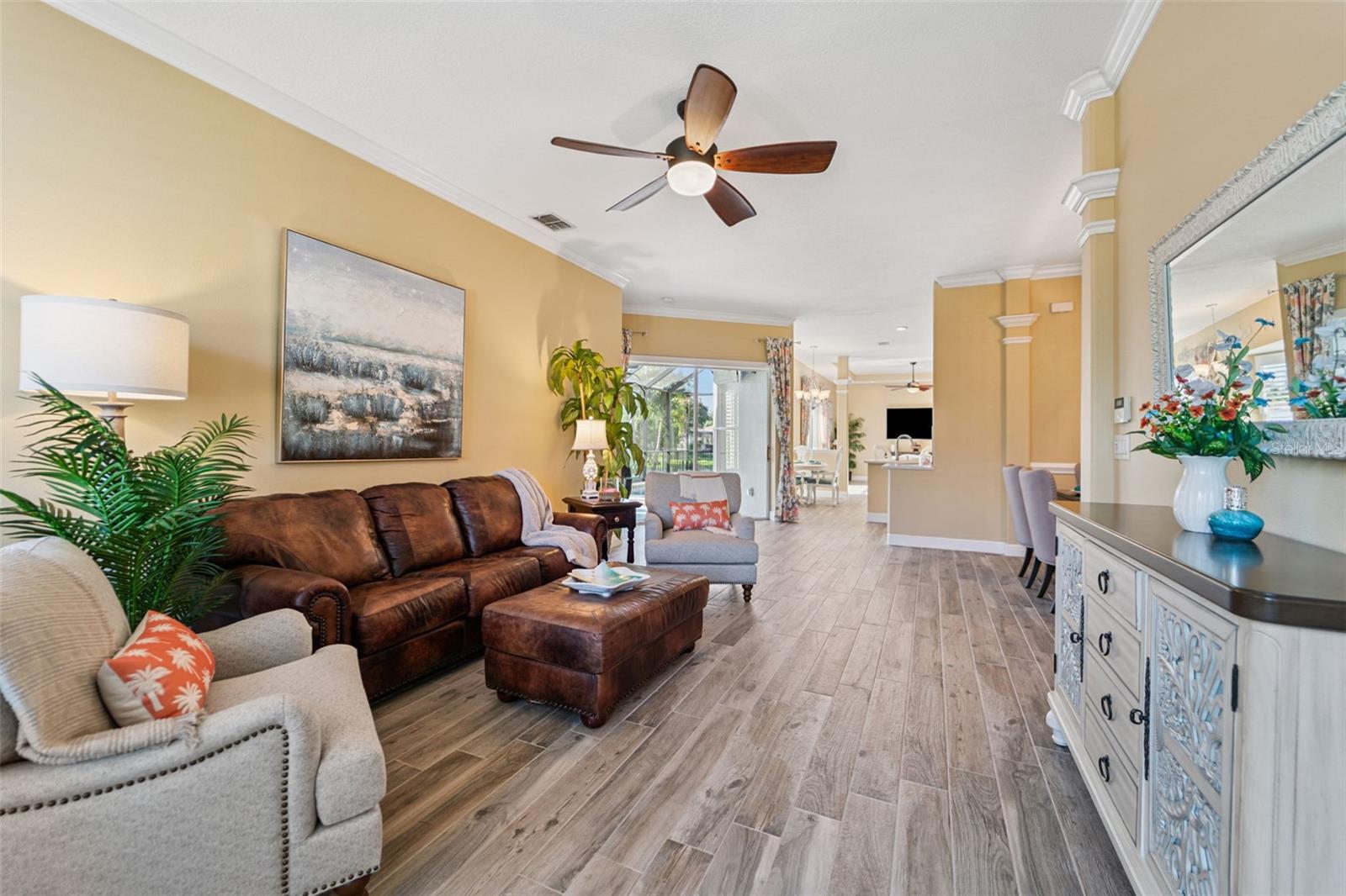 Open floor plan from the front to the back of the house