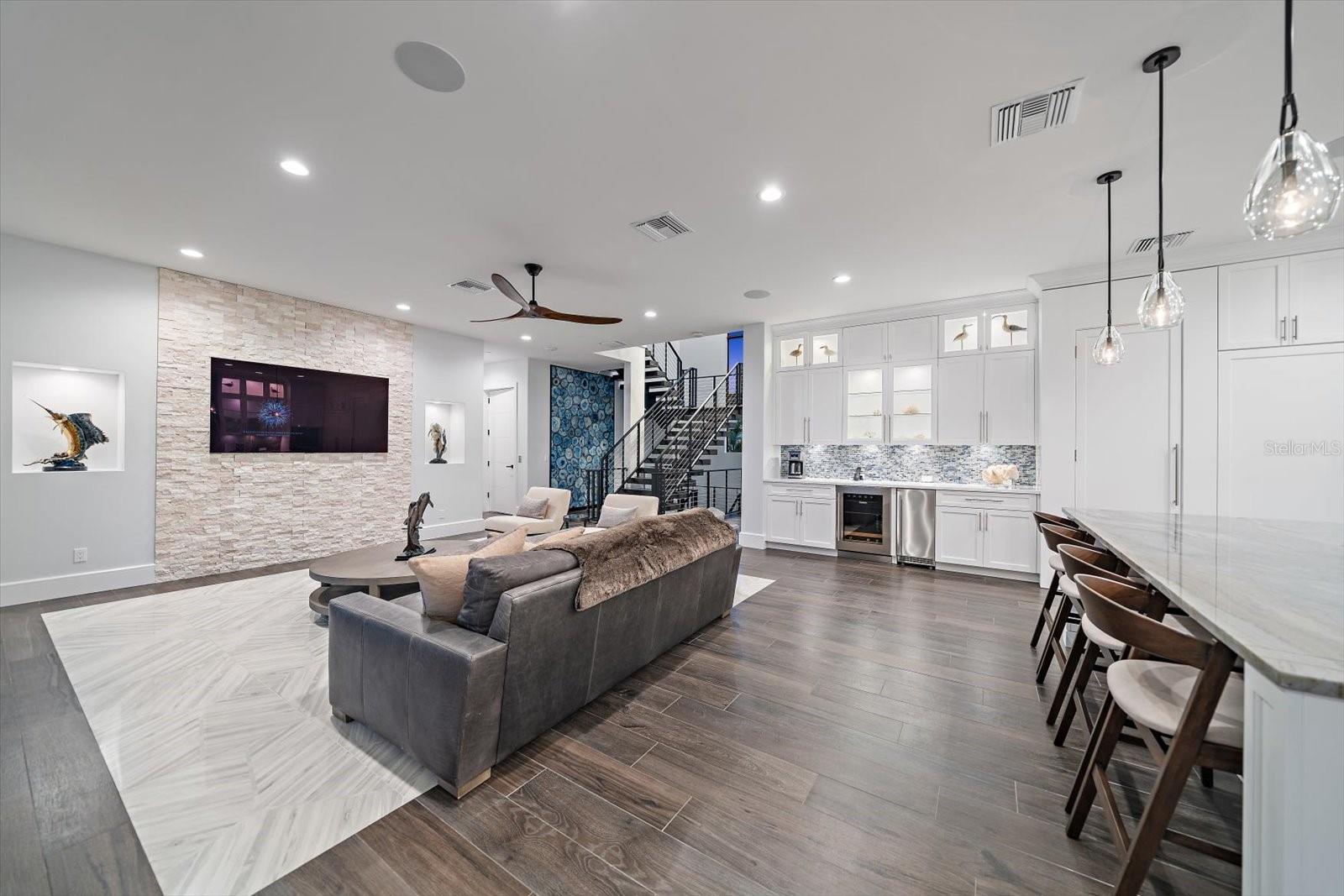 Seamless living areas.