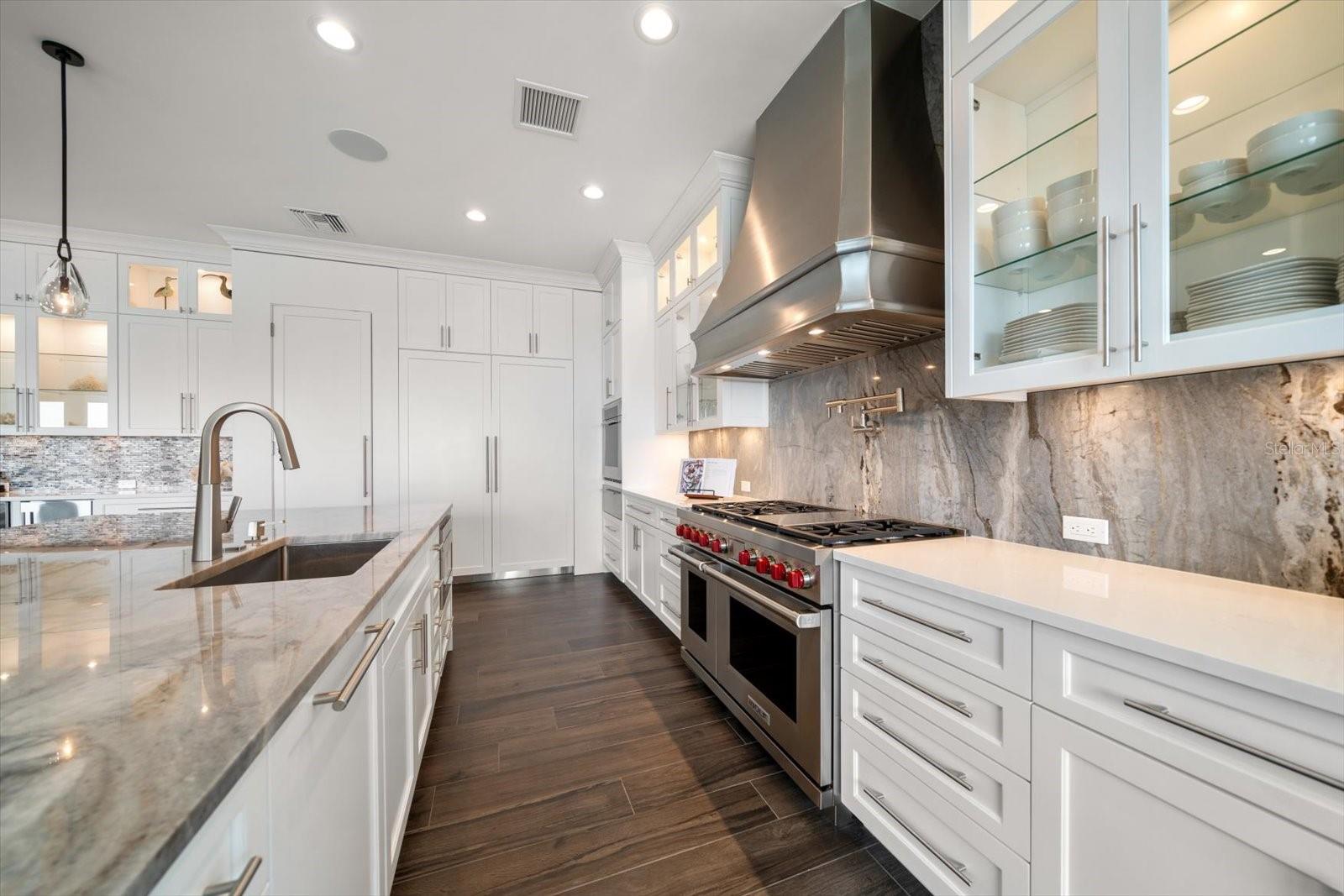 Culinary excellence! Outfitted with all top-of-the-line appliances.